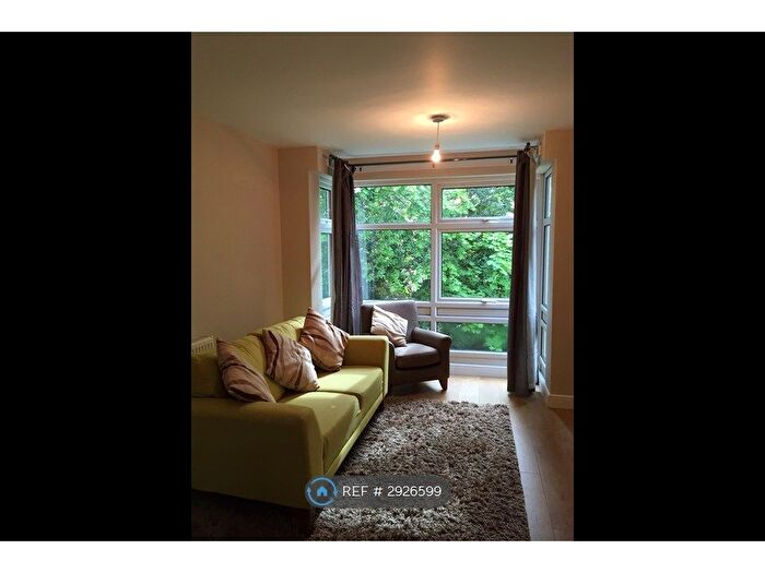 2 Bedroom Flat To Rent In Ratcliffe Court, Leicester, LE2