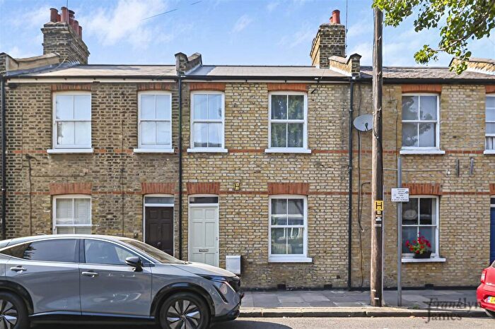 3 Bedroom Apartment To Rent In Harbinger Road, London, E14