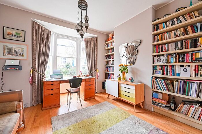 4 Bedroom Property For Sale In Leconfield Road, Islington, London, N5