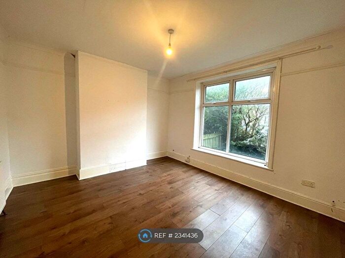 2 Bedroom Semi-Detached House To Rent In Sufton Street, Huddersfield, HD2