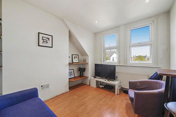 2 Bedroom Flat To Rent In Callcott Road, London, NW6