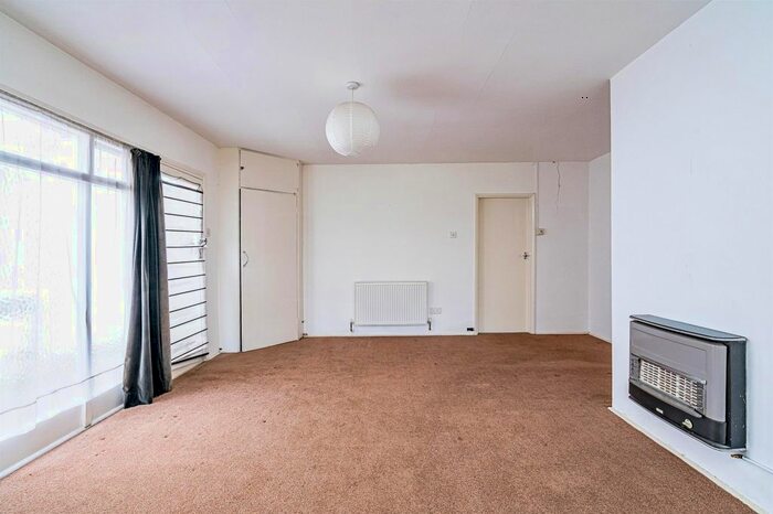 2 Bedroom Detached Bungalow For Sale In Stourbridge Road, Dudley, DY1