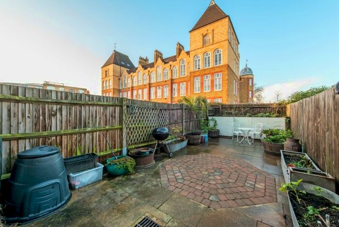 2 Bedroom Flat To Rent In Sans Walk, London, EC1R