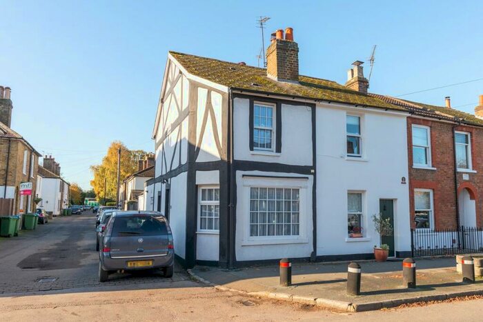 2 Bedroom Cottage To Rent In Pantile Road, Weybridge, KT13