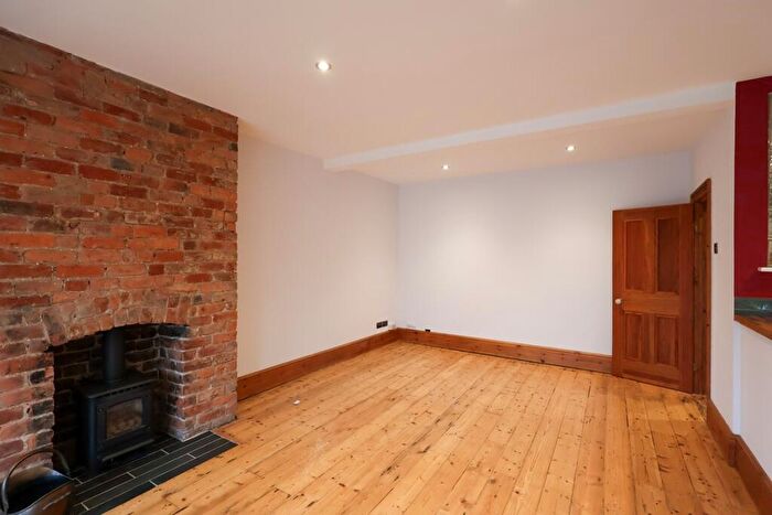 2 Bedroom Flat To Rent In Lapwing Lane, West Didsbury, M20
