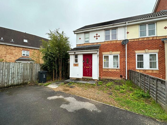 3 Bedroom Town House To Rent In Emerson Close, Swindon, SN25