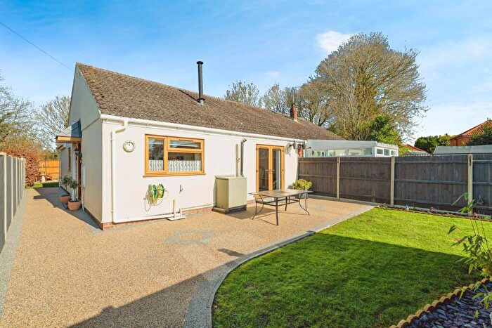 3 Bedroom Semi-Detached Bungalow For Sale In Gregs Close, Mattishall, Dereham, NR20