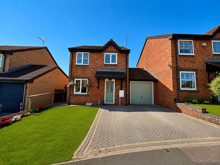 3 Bedroom Detached House For Sale In Dalton Close, Luton, LU3