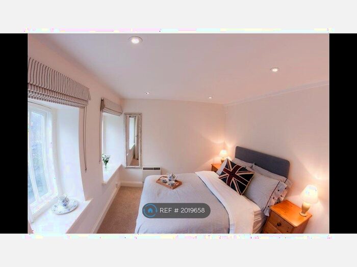 2 Bedroom Flat To Rent In Waterfront House, Bath, BA2
