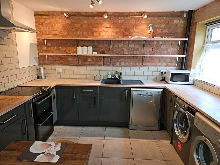 1 Bedroom Flat To Rent In Lucerne Close, London, N13