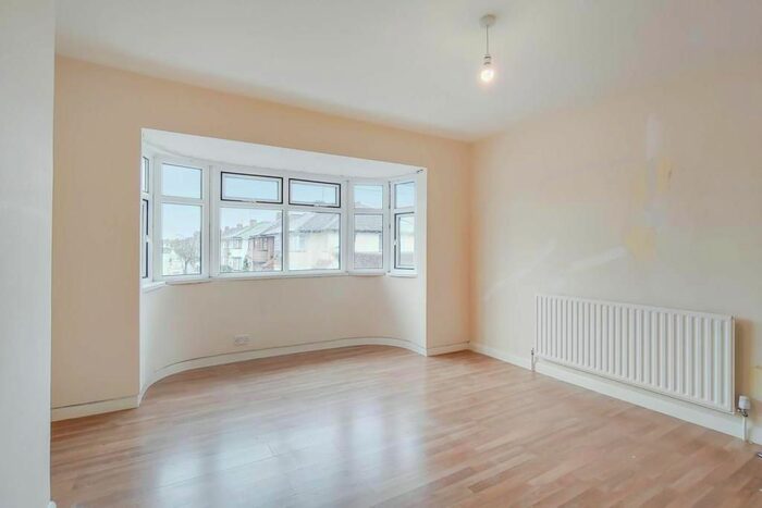 3 Bedroom Semi-Detached House To Rent In Forterie Gardens Goodmayes, Essex, IG3