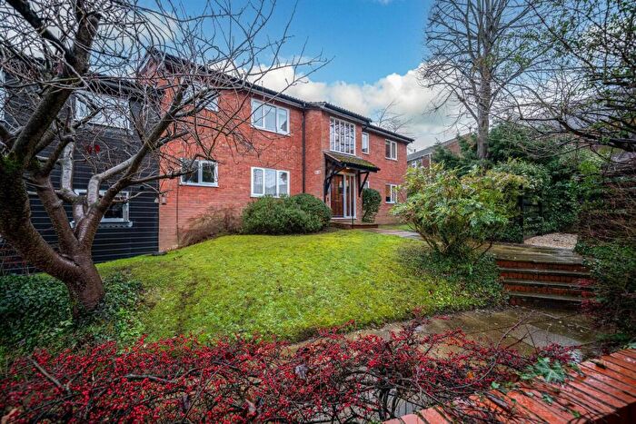 2 Bedroom Apartment For Sale In Battlefield Road, St. Albans, AL1