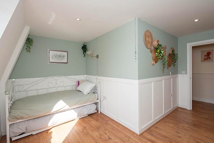 2 Bedroom Flat For Sale In Elmcroft Road, Orpington, BR6