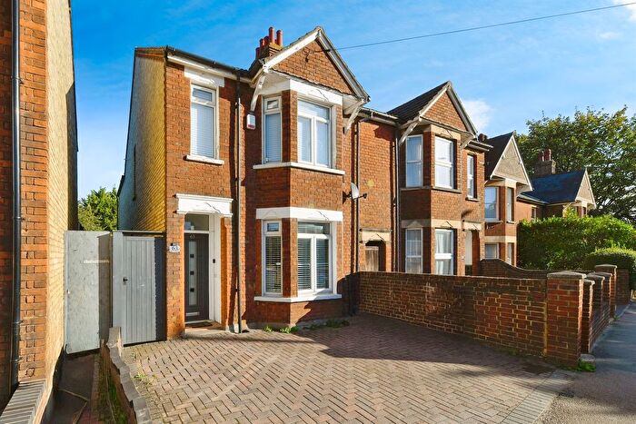 3 Bedroom Semi-Detached House For Sale In Upper Tilehouse Street, Hitchin, SG5