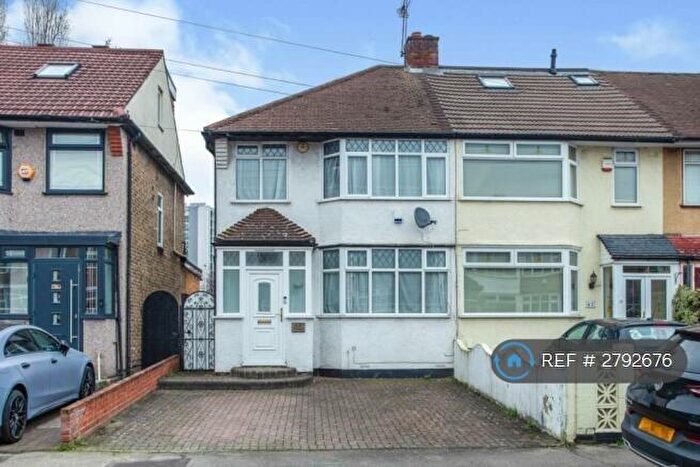 3 Bedroom End Of Terrace House To Rent In Wansford Road, Woodford Green, IG8