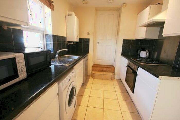 6 Bedroom Maisonette To Rent In Holmwood Grove, Newcastle Upon Tyne, Tyne And Wear, NE2