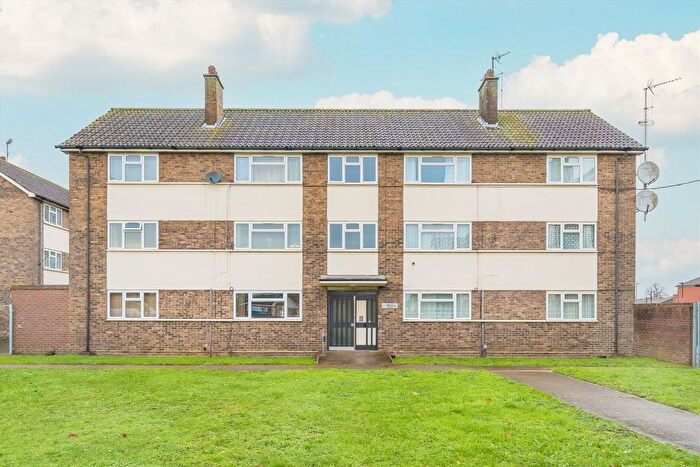 2 Bedroom Flat For Sale In Main Street, Hanworth, TW13