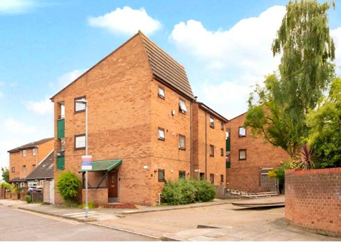 1 Bedroom Flat For Sale In Empire Wharf Road, London, E14