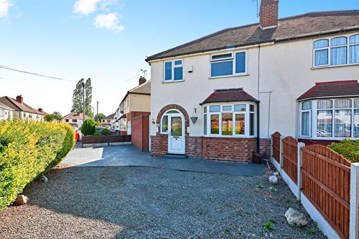 3 Bedroom Semi-Detached House For Sale In Maple Avenue, Wednesbury, WS10