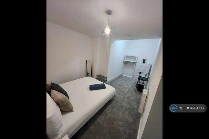 3 Bedroom Flat To Rent In Bath Road, Arnos Vale, Bristol, BS4