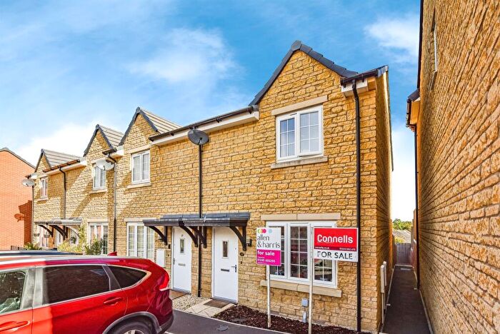 2 Bedroom Semi-Detached House For Sale In Wheatfield Avenue, Chippenham, SN14