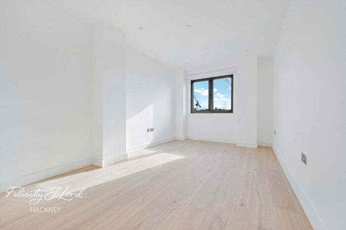 3 Bedroom Apartment To Rent In Trego Road, London, E9