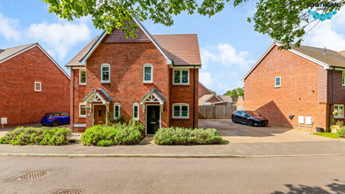 2 Bedroom House For Sale In Canter Drive, Cranleigh, Surrey, GU6