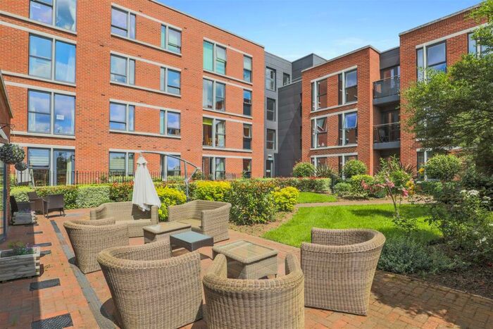 2 Bedroom Apartment For Sale In Glenhills Court, Little Glen Road, Glen Parva, Leicester, LE2