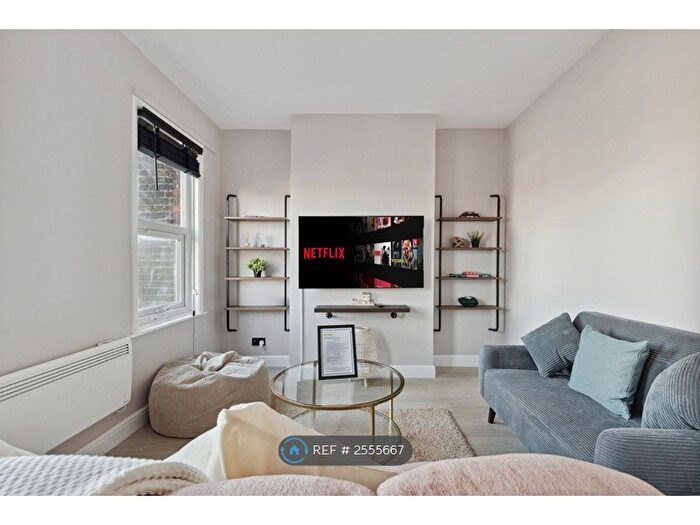 2 Bedroom Maisonette To Rent In Leyton, London, E10