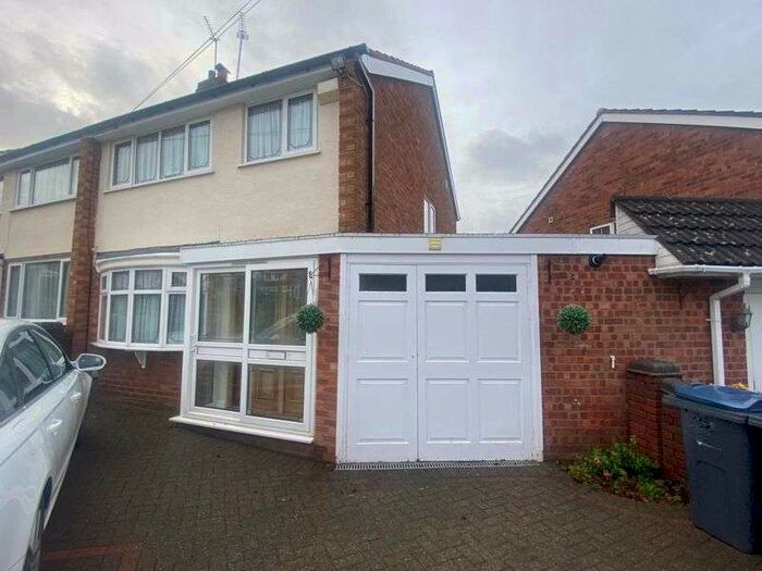 3 Bedroom Property To Rent In Hough Road, Birmingham, B14