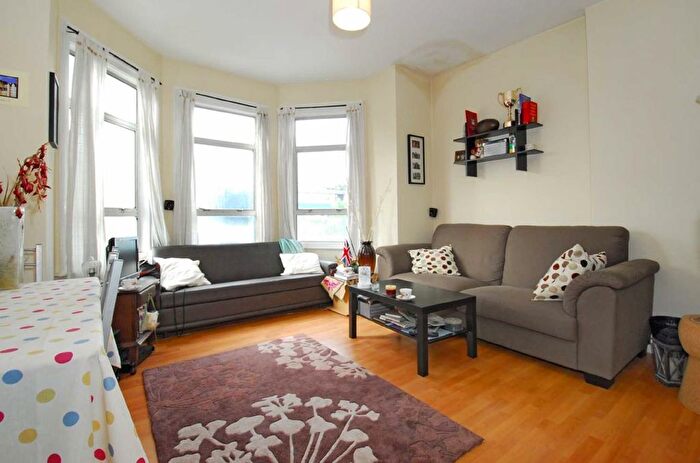 1 Bedroom Flat To Rent In Balham High Road, London, SW17