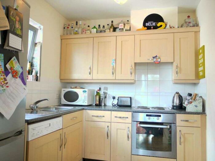 2 Bedroom Apartment To Rent In Kelvin Gate, Town Centre, RG12