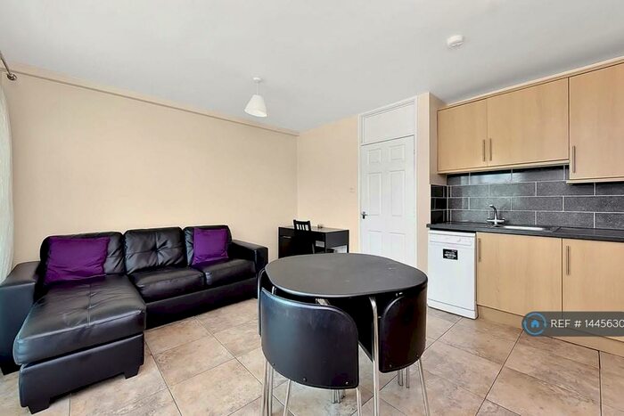 4 Bedroom Flat To Rent In Ramsfort House, London, SE16