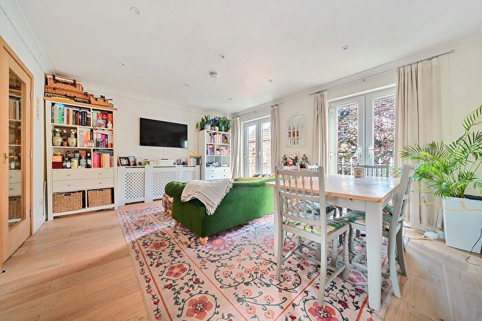 4 Bedroom End Of Terrace House For Sale In Robinscroft Mews, Greenwich, SE10
