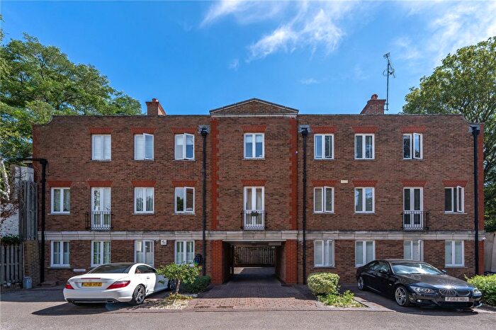 1 Bedroom Flat For Sale In Beaufort Road, St Margarets Village, TW1