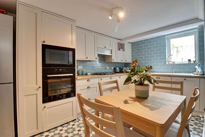 2 Bedroom Flat For Sale In Clarence Parade, Southsea, PO5