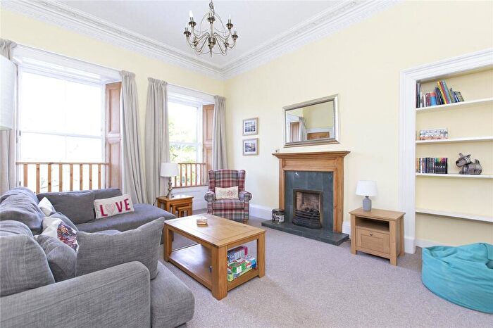 3 Bedroom Flat To Rent In Hope Park Crescent, Edinburgh, EH8