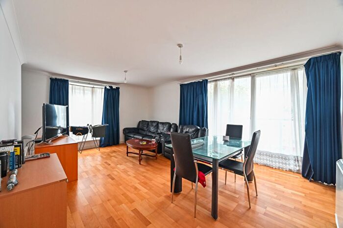 3 Bedroom Flat For Sale In Boardwalk Place, Docklands, London, E14