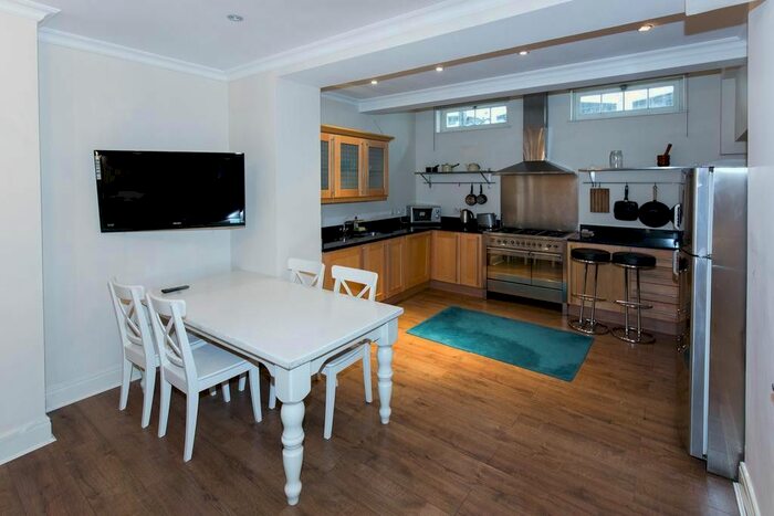 Studio To Rent In Ml - Alie Street, London, E1