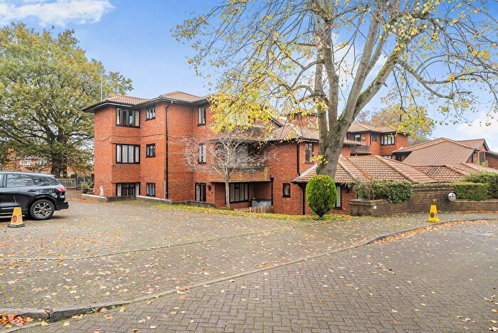 1 Bedroom Flat For Sale In Oakmead Green, Epsom, KT18