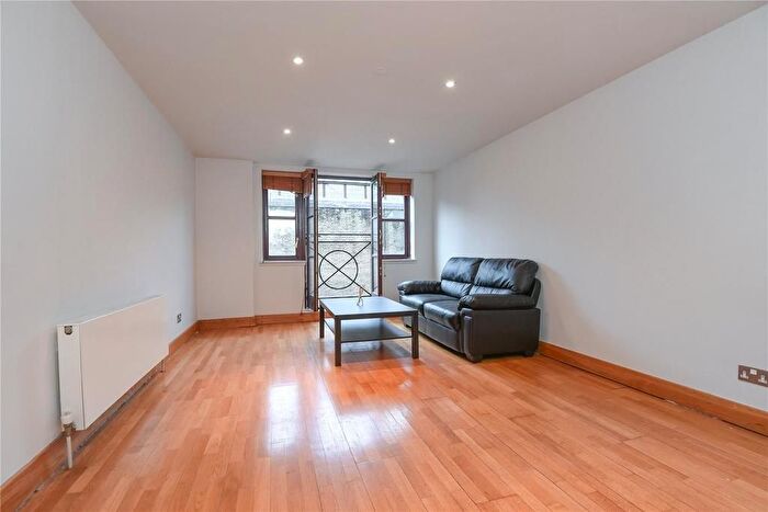 2 Bedroom Flat To Rent In Kingsley Mews, Wapping Lane, E1W