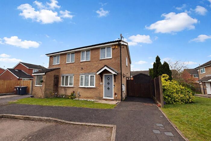 2 Bedroom Semi-Detached House For Sale In Cheslyn Close, Wigmore, Luton, Bedfordshire, LU2