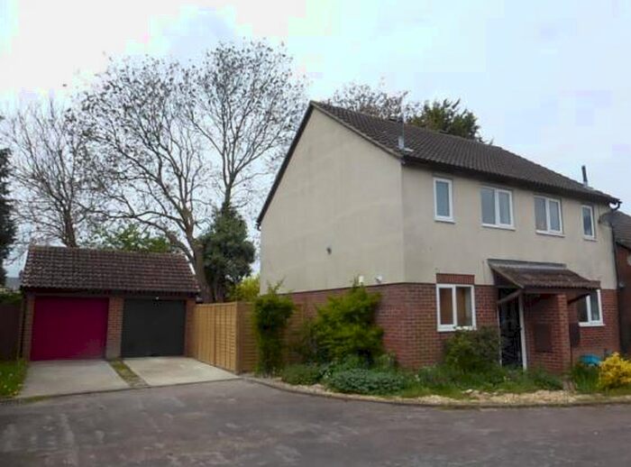 2 Bedroom House To Rent In Broadfields, Littlemore, Oxford, OX4