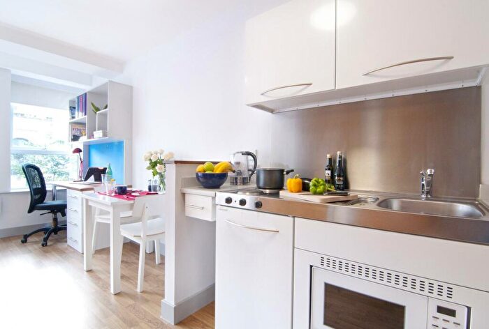 1 Bedroom Private Hall To Rent In High Street, Southampton, SO14