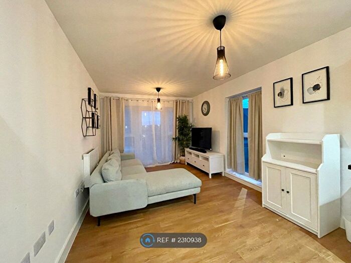 1 Bedroom Flat To Rent In Binary House, Oakgrove, Milton Keynes, MK10