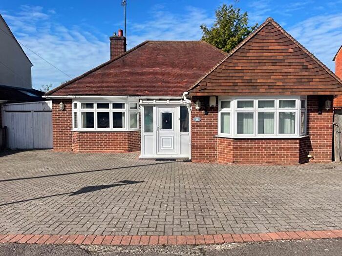 3 Bedroom Bungalow To Rent In Northumberland Avenue, Reading, RG2