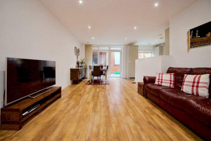 3 Bedroom Maisonette For Sale In Ruby Mews, London, N13