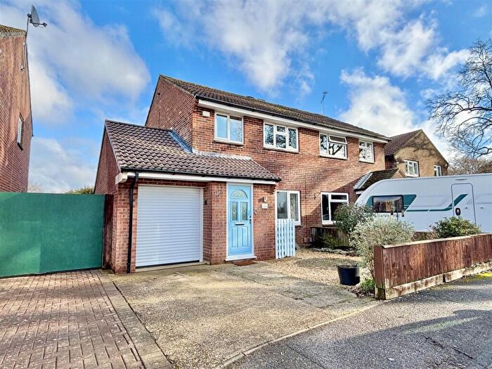 3 Bedroom Semi Detached House For Sale In Nuthatch Close, Creekmoor, Poole, BH17