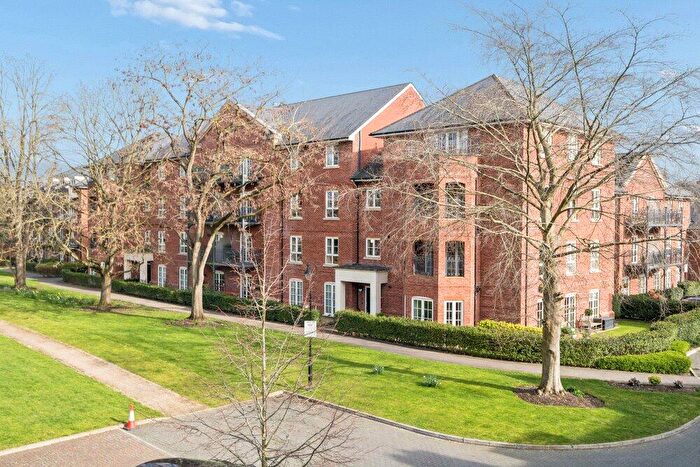 2 Bedroom Flat For Sale In Portland Crescent, Marlow, Buckinghamshire, SL7