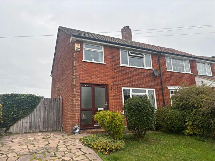 3 Bedroom Semi-Detached House To Rent In Edgecote Close, Caddington, LU1